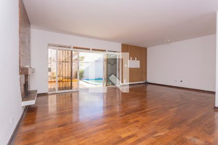 Sala de casa para alugar com 4 quartos, 270m² em Jardim Guarapiranga, São Paulo