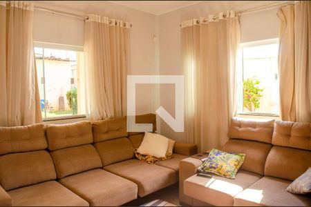 Sala de TV de casa à venda com 7 quartos, 630m² em Osvaldo Rosa, Goiânia