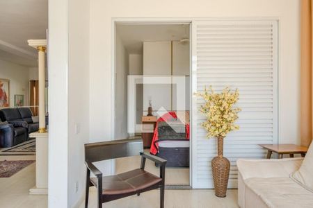 Casa à venda com 5 quartos, 430m² em Vila Brandina, Campinas