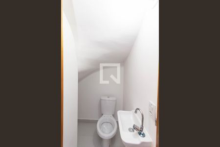 Lavabo de casa de condomínio para alugar com 2 quartos, 90m² em Cidade Líder, São Paulo