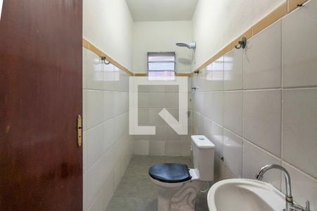 Banheiro da Suíte de casa de condomínio para alugar com 2 quartos, 50m² em Vila Assuncao, Praia Grande