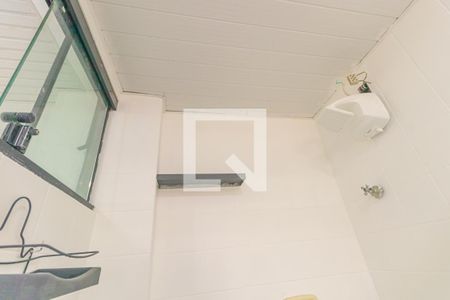 Banheiro social de apartamento à venda com 1 quarto, 34m² em Centro, Canoas