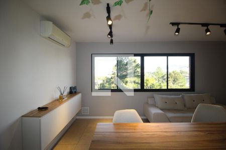Sala de apartamento à venda com 1 quarto, 43m² em Jardim do Salso, Porto Alegre