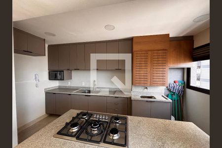 Cozinha de apartamento à venda com 2 quartos, 105m² em Empresarial 18 do Forte, Barueri