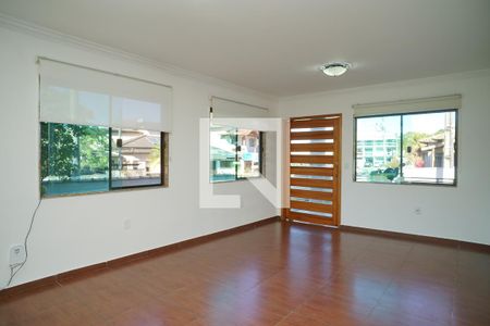 Sala de casa de condomínio para alugar com 4 quartos, 251m² em Inoã, Maricá