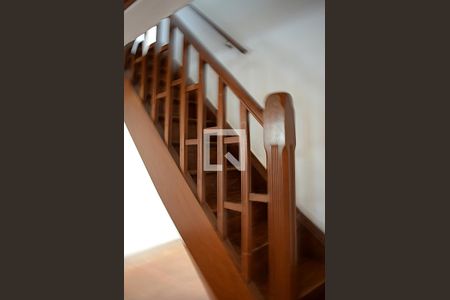 Acesso pavimento superior de casa para alugar com 2 quartos, 98m² em Jardim Paulista, São Paulo