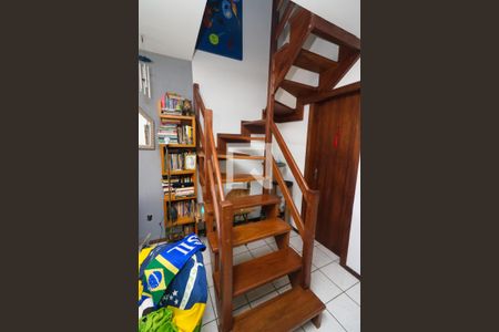 Escada de casa de condomínio para alugar com 3 quartos, 112m² em Espírito Santo, Porto Alegre