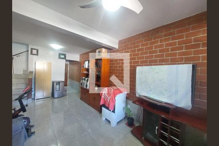 Sala de casa à venda com 4 quartos, 125m² em Jardim Santa Francisca Cabrini, São Paulo