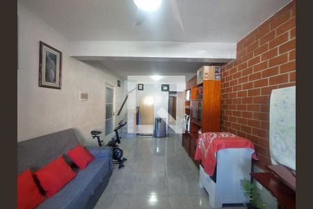 Sala de casa à venda com 4 quartos, 125m² em Jardim Santa Francisca Cabrini, São Paulo