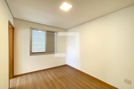 Suite de apartamento para alugar com 3 quartos, 180m² em Santo Antônio, Belo Horizonte