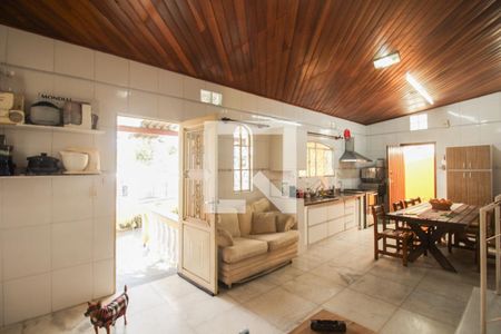 Sala de casa à venda com 3 quartos, 200m² em Vila Mangalot, São Paulo