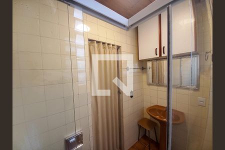 Banheiro de apartamento para alugar com 1 quarto, 31m² em República, São Paulo