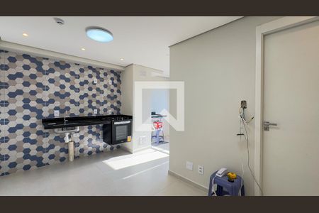 Sala, Cozinha e Área de Serviço de apartamento para alugar com 2 quartos, 36m² em Jardim Aeroporto, São Paulo