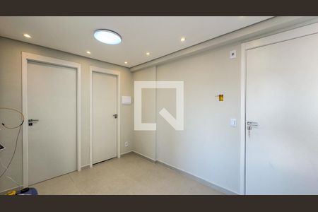 Sala, Cozinha e Área de Serviço de apartamento para alugar com 2 quartos, 36m² em Jardim Aeroporto, São Paulo
