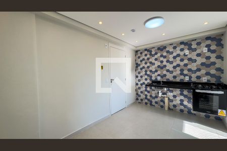 Sala, Cozinha e Área de Serviço de apartamento para alugar com 2 quartos, 36m² em Jardim Aeroporto, São Paulo