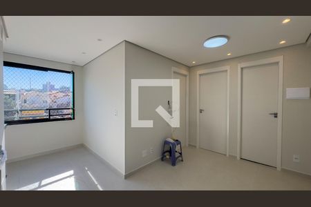 Sala, Cozinha e Área de Serviço de apartamento para alugar com 2 quartos, 36m² em Jardim Aeroporto, São Paulo