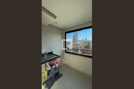 Sala, Cozinha e Área de Serviço de apartamento para alugar com 2 quartos, 36m² em Jardim Aeroporto, São Paulo