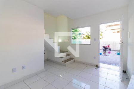 Sala de casa de condomínio para alugar com 2 quartos, 65m² em Bangu, Rio de Janeiro