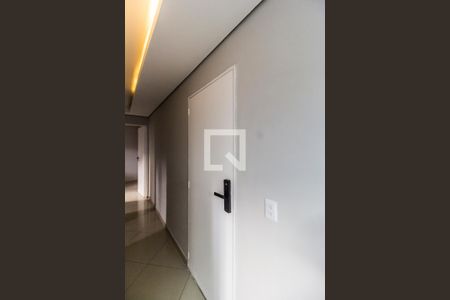 Entrada de apartamento para alugar com 2 quartos, 79m² em Vila da Oportunidade, Carapicuíba