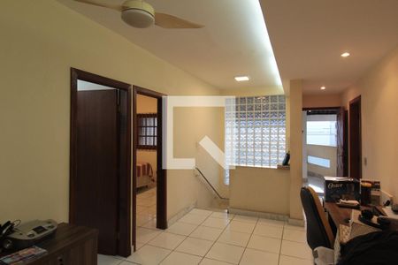 Hall dos Quartos de casa à venda com 3 quartos, 180m² em Alípio de Melo, Belo Horizonte
