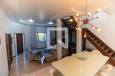 Sala de casa à venda com 5 quartos, 215m² em Itaipu, Niterói