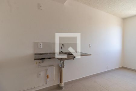 Cozinha de apartamento para alugar com 1 quarto, 25m² em Parque Industrial Tomas Edson, São Paulo