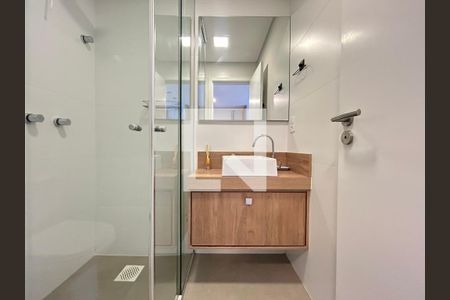 Banheiro  de kitnet/studio para alugar com 1 quarto, 40m² em Agronômica, Florianópolis