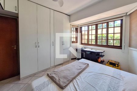 Suíte 1 de casa à venda com 4 quartos, 350m² em Serra Grande, Niterói