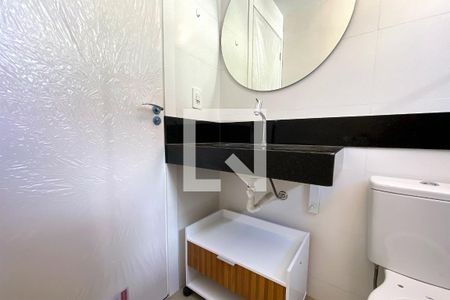 Banheiro de apartamento para alugar com 1 quarto, 42m² em Santa Tereza, Belo Horizonte