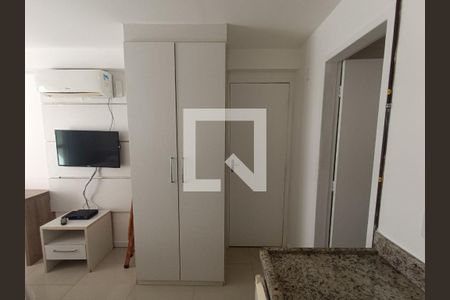 SALA E QUARTO de kitnet/studio para alugar com 1 quarto, 30m² em Praia Campista, Macaé