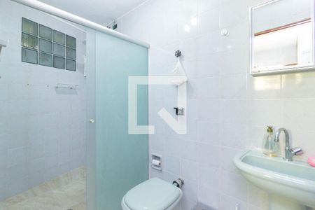Banheiro de casa para alugar com 2 quartos, 110m² em Jardim Regina, São Paulo