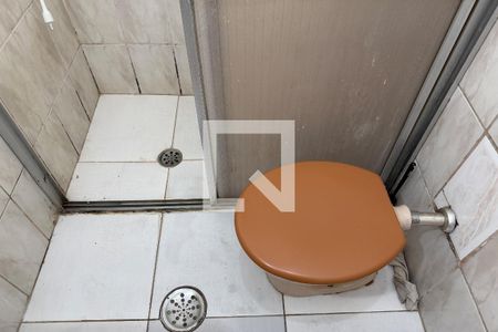 Banheiro de kitnet/studio para alugar com 1 quarto, 21m² em Boqueirão, Santos