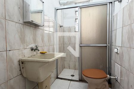 Banheiro de kitnet/studio para alugar com 1 quarto, 21m² em Boqueirão, Santos