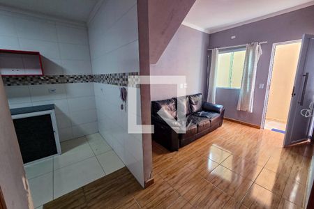 Sala de casa de condomínio para alugar com 2 quartos, 41m² em Maracanã, Praia Grande