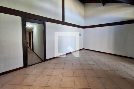 Sala de casa à venda com 5 quartos, 311m² em Itacoatiara, Niterói