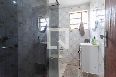 Banheiro social 1 de casa à venda com 5 quartos, 200m² em Coqueiros, Belo Horizonte