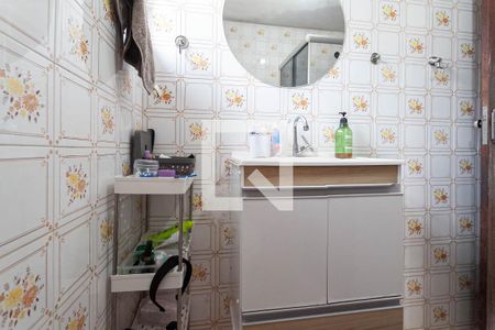 Banheiro social 1 de casa à venda com 5 quartos, 200m² em Coqueiros, Belo Horizonte