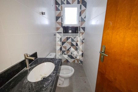 Banheiro de casa de condomínio para alugar com 2 quartos, 53m² em Sítio do Campo, Praia Grande