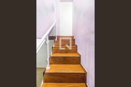 Escada de casa para alugar com 3 quartos, 90m² em Jardim Copiuva, Carapicuíba
