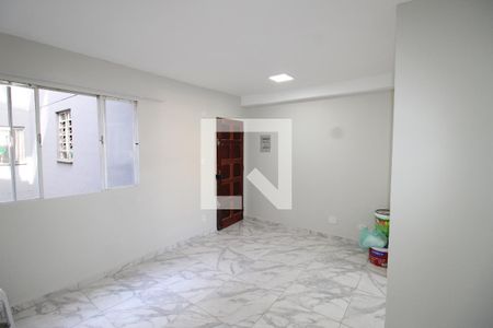 Sala / Cozinha de apartamento para alugar com 2 quartos, 46m² em Conjunto Residencial José Bonifácio, São Paulo