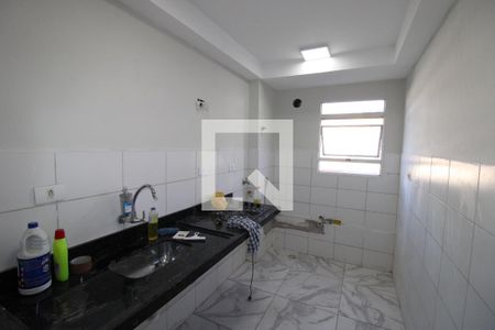 Sala / Cozinha de apartamento para alugar com 2 quartos, 46m² em Conjunto Residencial José Bonifácio, São Paulo
