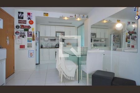 Sala e cozinha de apartamento para alugar com 3 quartos, 68m² em Jardim Carvalho, Porto Alegre