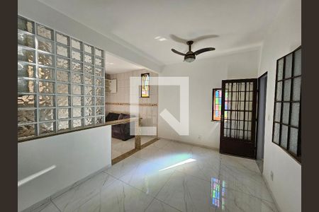 Sala de casa para alugar com 2 quartos, 70m² em Luz, Nova Iguaçu