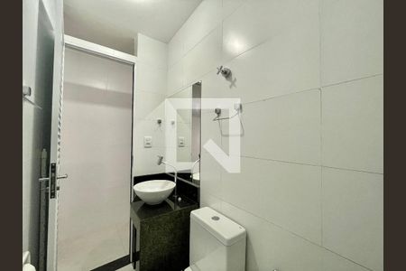 Banheiro  de kitnet/studio para alugar com 1 quarto, 26m² em Santa Cruz, Belo Horizonte