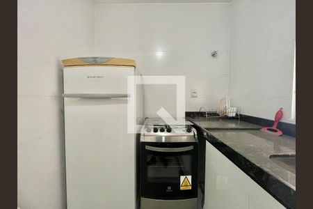Cozinha de kitnet/studio para alugar com 1 quarto, 26m² em Santa Cruz, Belo Horizonte