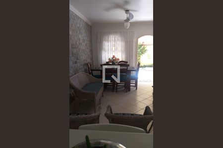 Sala de casa de condomínio para alugar com 2 quartos, 60m² em Peró, Cabo Frio