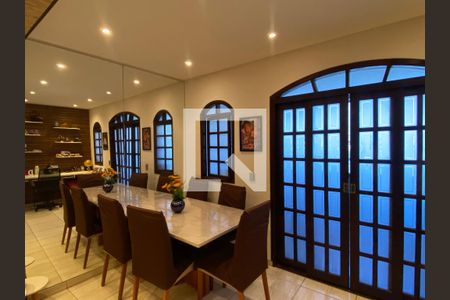 Sala de casa à venda com 2 quartos, 125m² em Veloso, Osasco