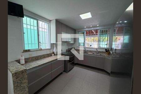 Casa à venda com 5 quartos, 305m² em Anil, Rio de Janeiro