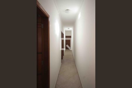 Corredor de casa para alugar com 2 quartos, 240m² em Vila Divina Pastora, São Paulo