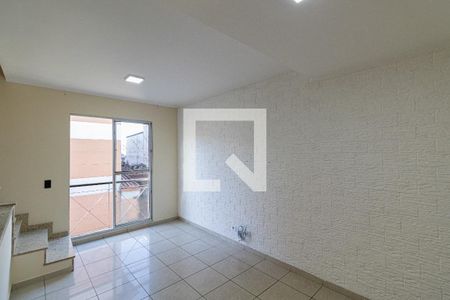 Sala de casa de condomínio para alugar com 2 quartos, 78m² em Vila Talarico, São Paulo